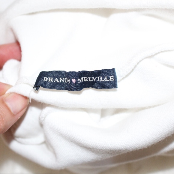 Brandy Melville, white turtleneck Not formfitting - Picture 3 of 4